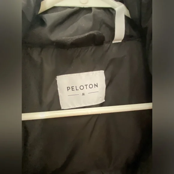 Peloton puffer vest size medium - Picture 3 of 6